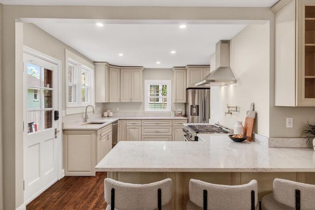 1913 Regent Street, Madison, WI 53726
