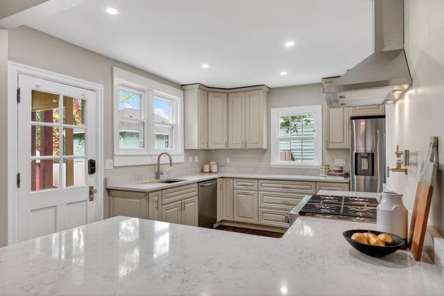 1913 Regent Street, Madison, WI 53726