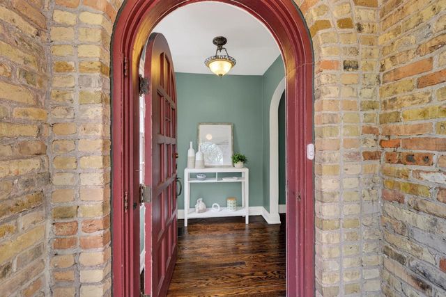 1913 Regent Street, Madison, WI 53726
