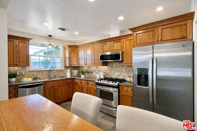 3012 Knoxville Avenue, Long Beach, CA 90808