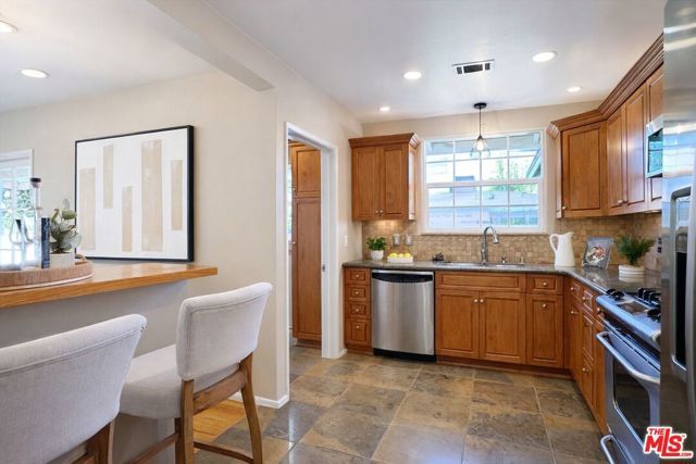 3012 Knoxville Avenue, Long Beach, CA 90808