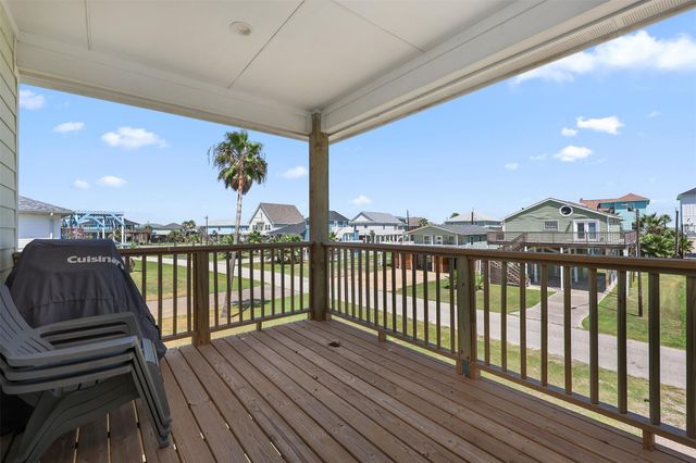13031 Coronado Dr, Freeport, TX 77541