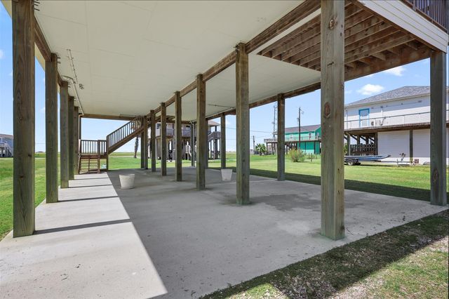 13031 Coronado Dr, Freeport, TX 77541