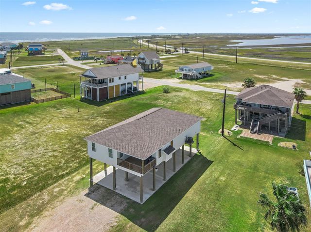 13031 Coronado Dr, Freeport, TX 77541