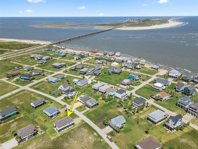 13031 Coronado Dr, Freeport, TX 77541