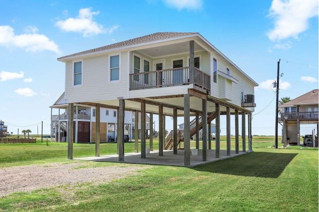 13031 Coronado Dr, Freeport, TX 77541