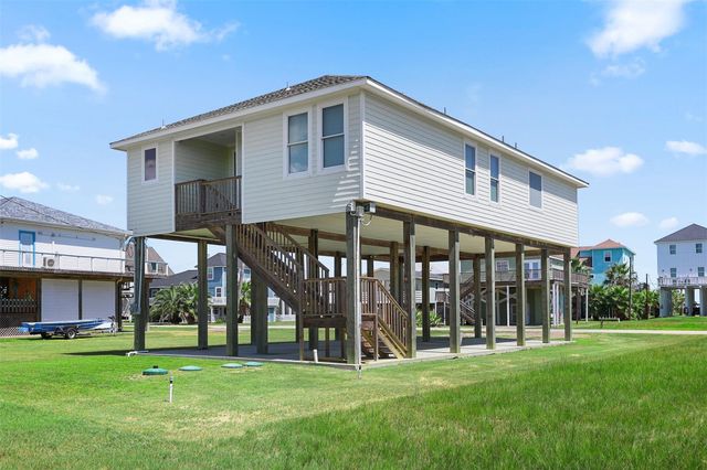 13031 Coronado Dr, Freeport, TX 77541