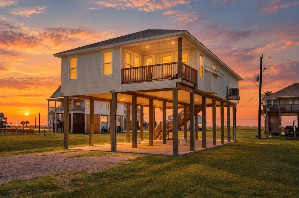 13031 Coronado Dr, Freeport, TX 77541