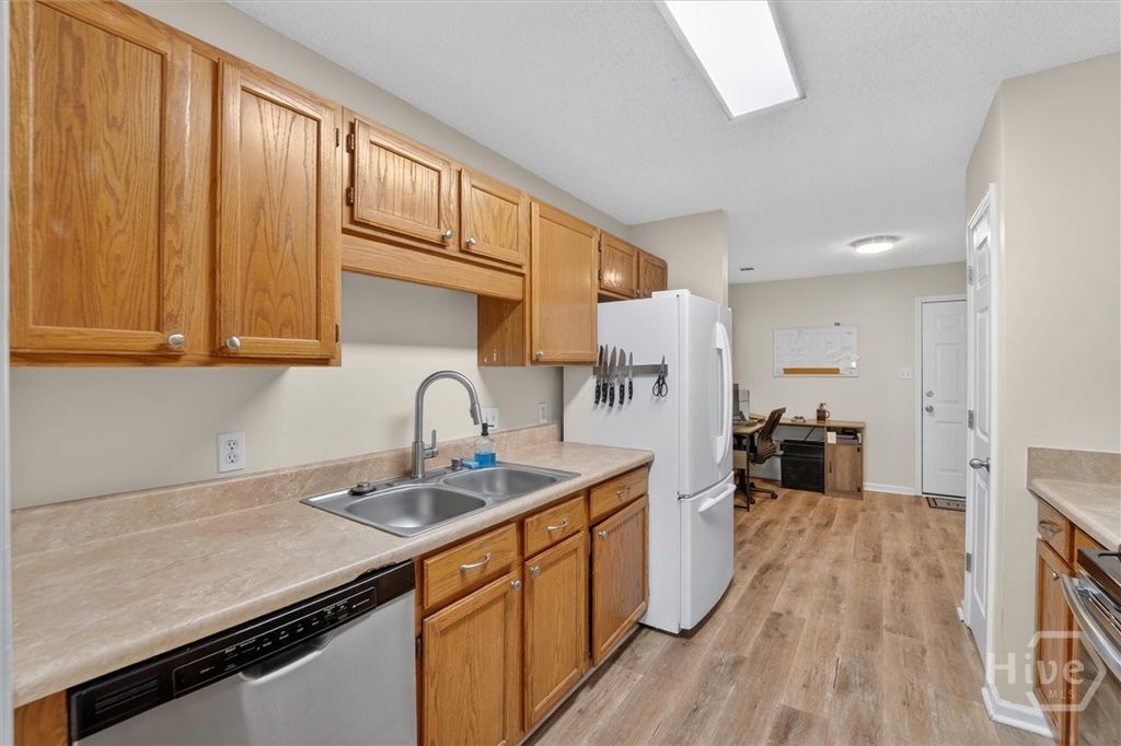 Image 8 of property listing at 126 Teal Lake Drive, Richmond Hill, GA 31324