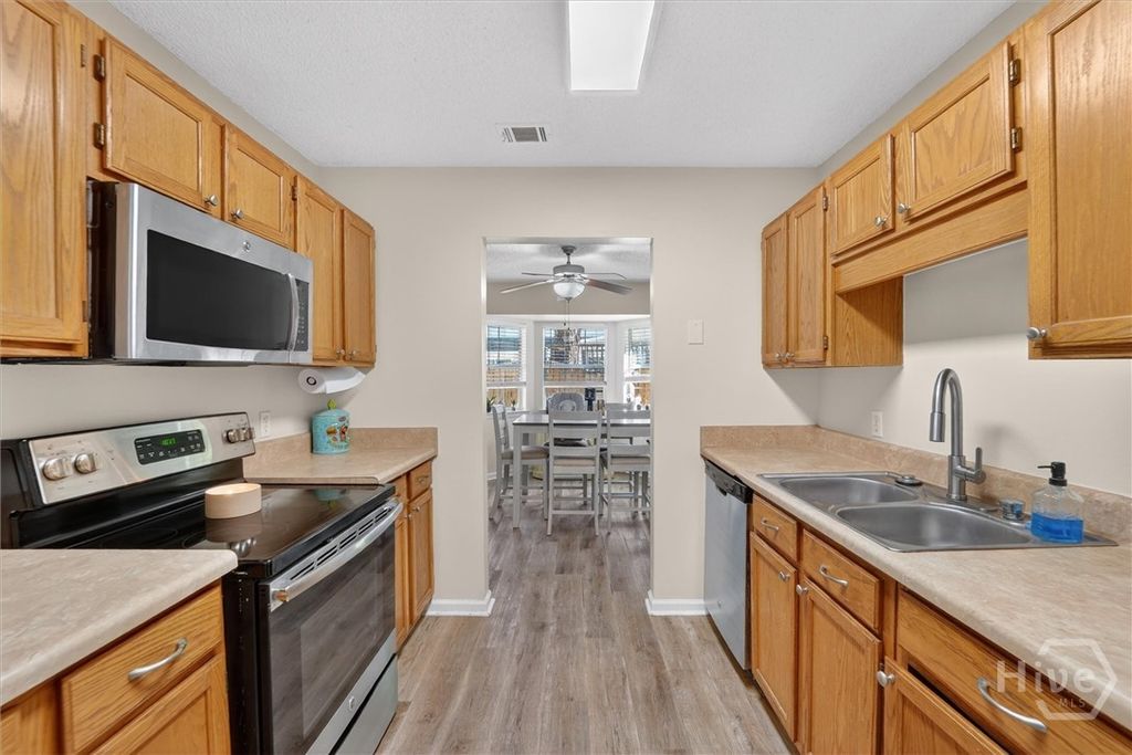 Image 9 of property listing at 126 Teal Lake Drive, Richmond Hill, GA 31324