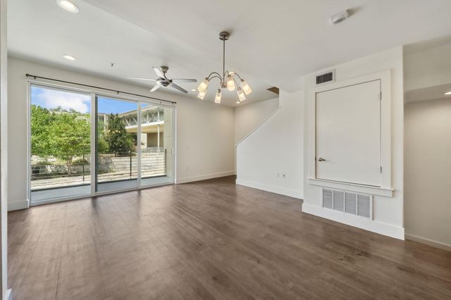 604 N Bluff DR 214, Austin, TX 78745