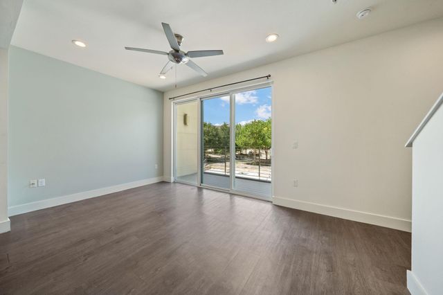 604 N Bluff DR 214, Austin, TX 78745