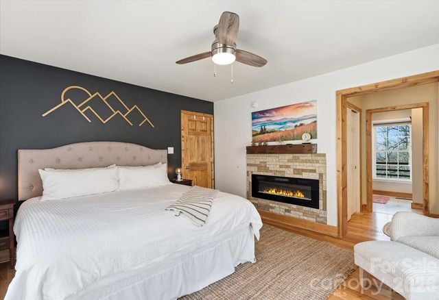 1045 Upward Way, Waynesville, NC 28785