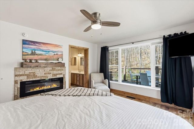 1045 Upward Way, Waynesville, NC 28785