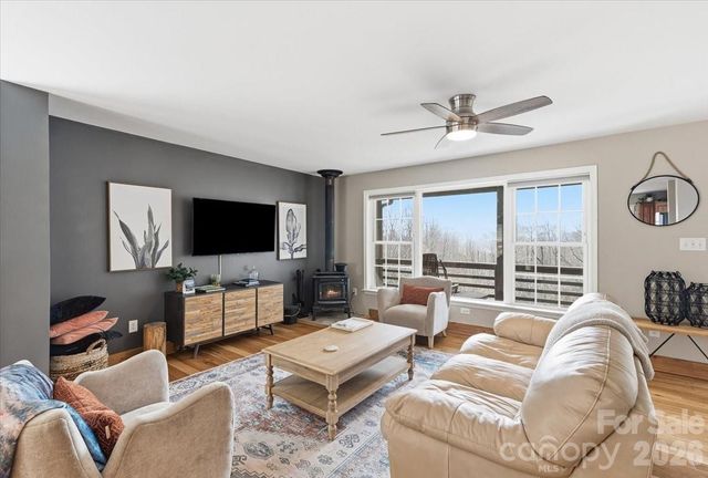 1045 Upward Way, Waynesville, NC 28785