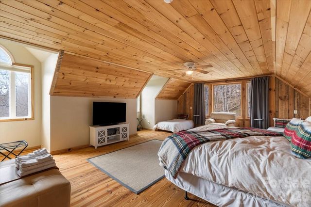 1045 Upward Way, Waynesville, NC 28785