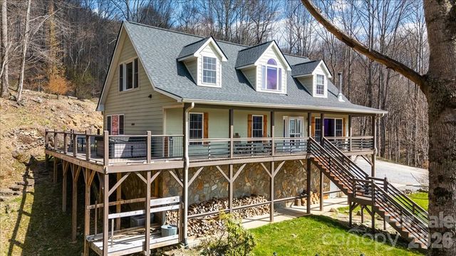 1045 Upward Way, Waynesville, NC 28785