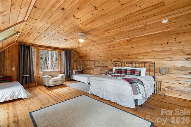 1045 Upward Way, Waynesville, NC 28785