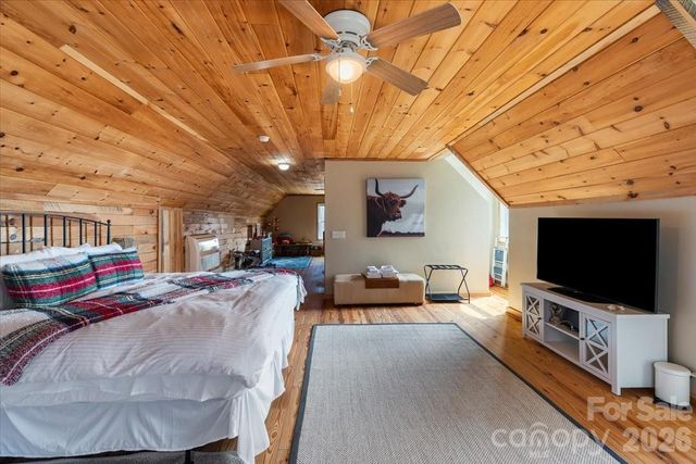1045 Upward Way, Waynesville, NC 28785