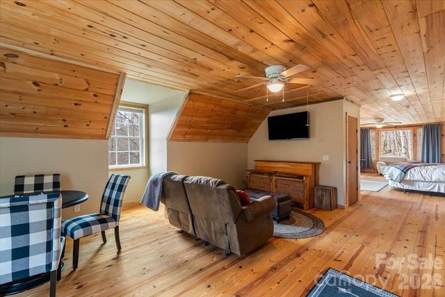 1045 Upward Way, Waynesville, NC 28785