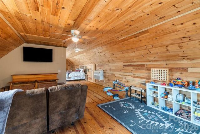 1045 Upward Way, Waynesville, NC 28785