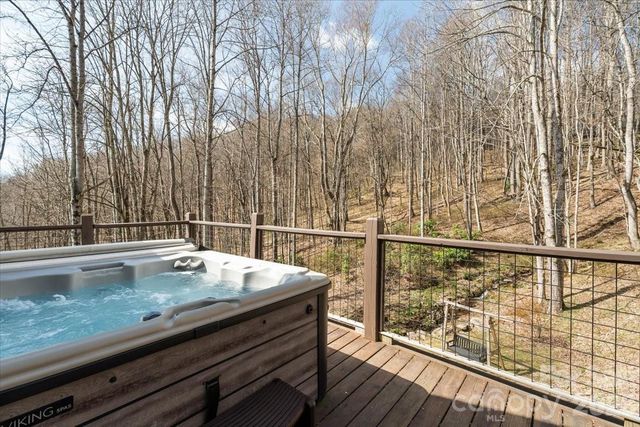 1045 Upward Way, Waynesville, NC 28785