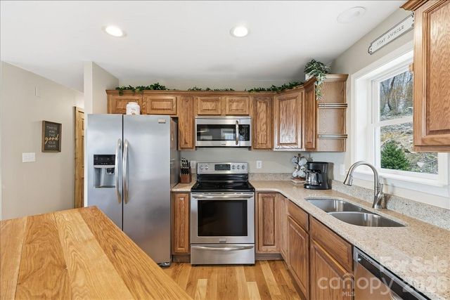 1045 Upward Way, Waynesville, NC 28785