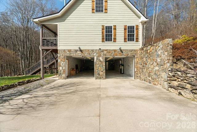 1045 Upward Way, Waynesville, NC 28785