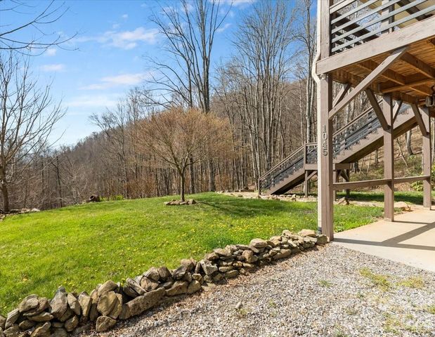 1045 Upward Way, Waynesville, NC 28785