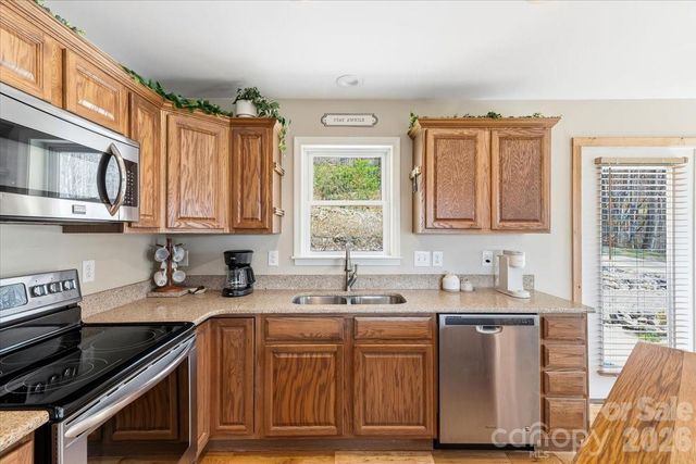 1045 Upward Way, Waynesville, NC 28785