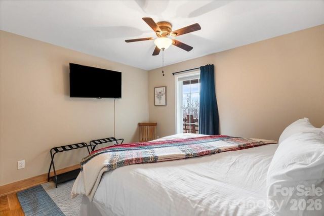 1045 Upward Way, Waynesville, NC 28785