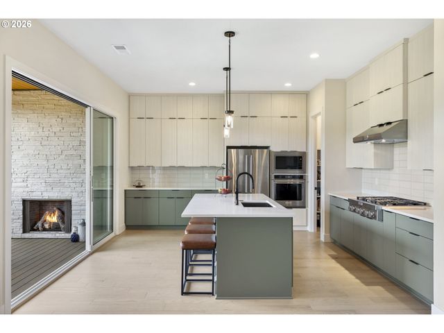 15673 Nw GOODERHAM St, Portland, OR 97229