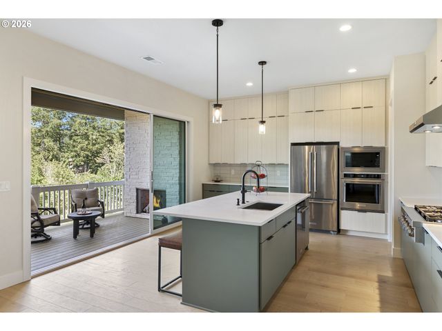 15673 Nw GOODERHAM St, Portland, OR 97229