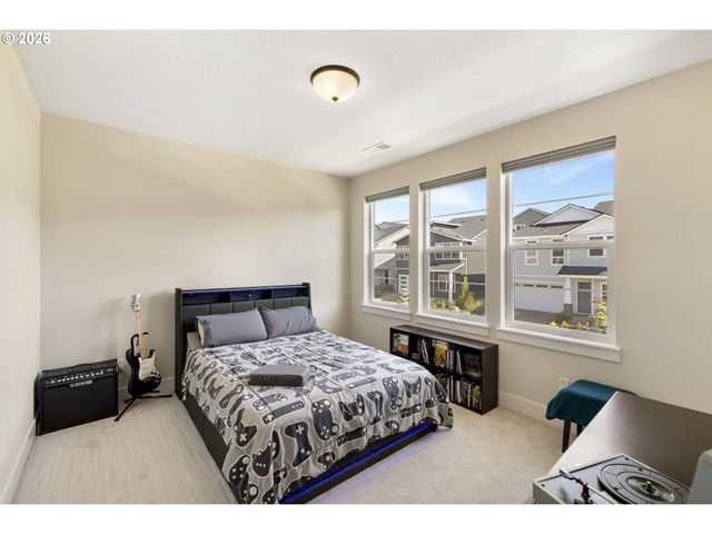 15673 Nw GOODERHAM St, Portland, OR 97229