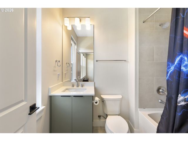 15673 Nw GOODERHAM St, Portland, OR 97229