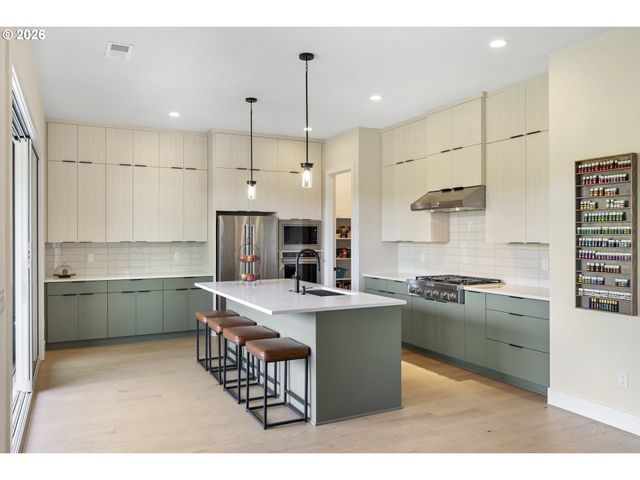 15673 Nw GOODERHAM St, Portland, OR 97229
