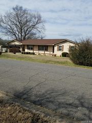 1632 Edgewood St, Malvern, AR 72104