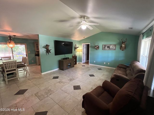 106 Marcil Lane, Hampstead, NC 28443
