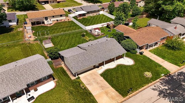 37 Oxbow Road, St Peters, MO 63376