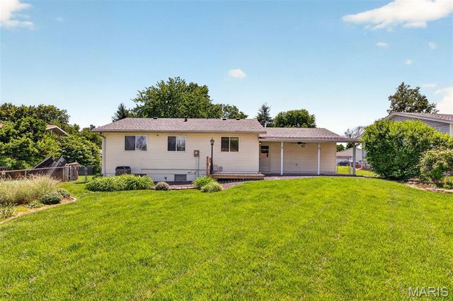 37 Oxbow Road, St Peters, MO 63376