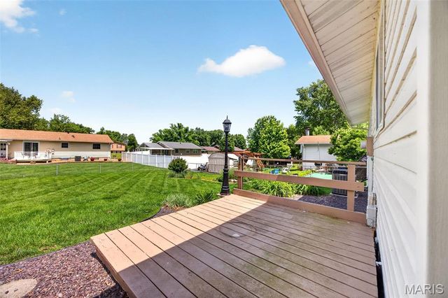 37 Oxbow Road, St Peters, MO 63376