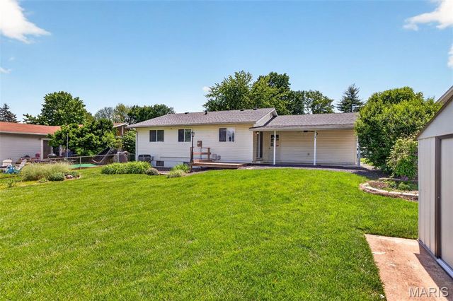 37 Oxbow Road, St Peters, MO 63376