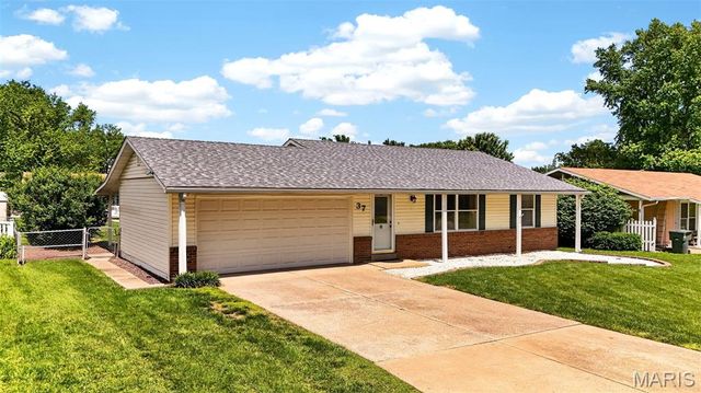 37 Oxbow Road, St Peters, MO 63376