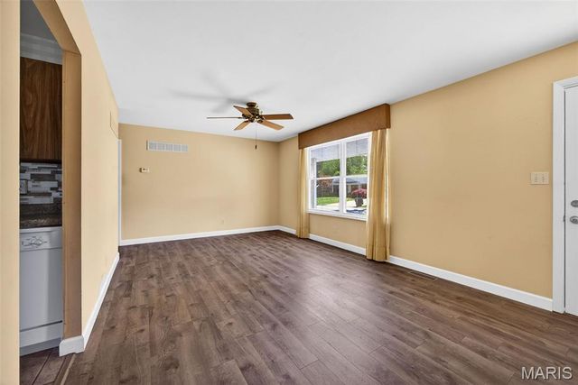 37 Oxbow Road, St Peters, MO 63376