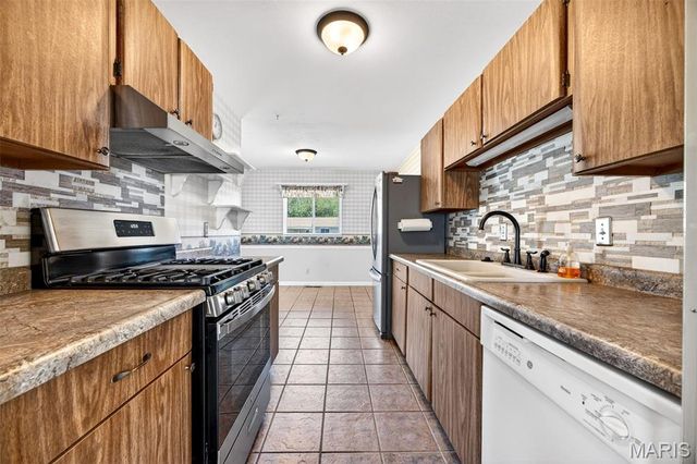 37 Oxbow Road, St Peters, MO 63376