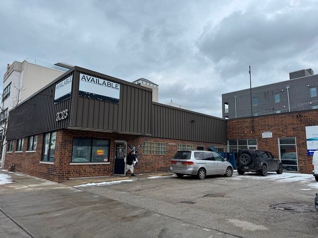 2023 W FULLERTON Street, Chicago, IL 60647
