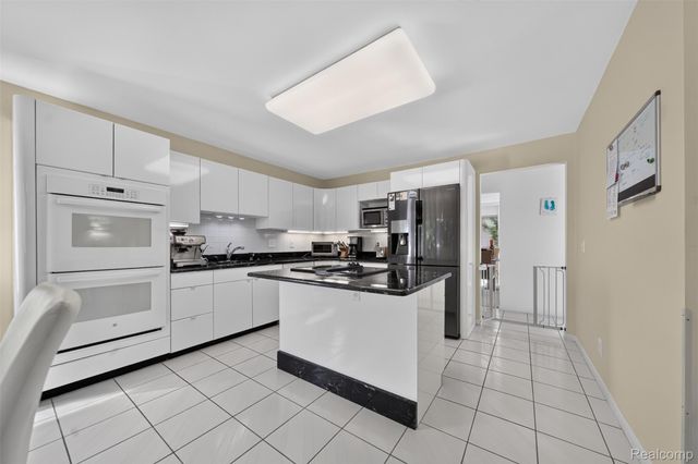 28256 Harwich Drive, Farmington Hills, MI 48334