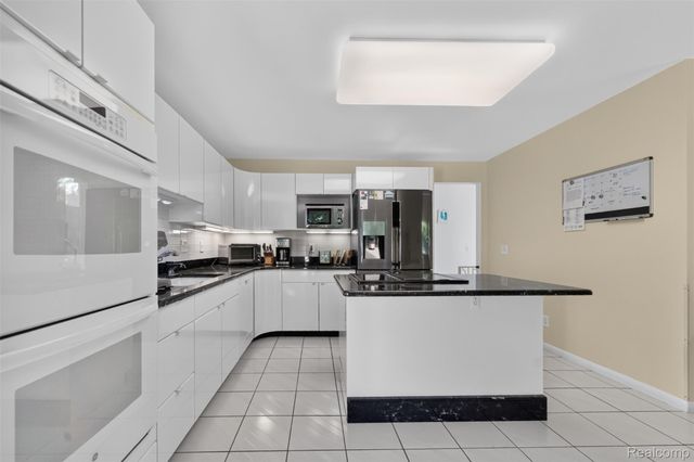 28256 Harwich Drive, Farmington Hills, MI 48334