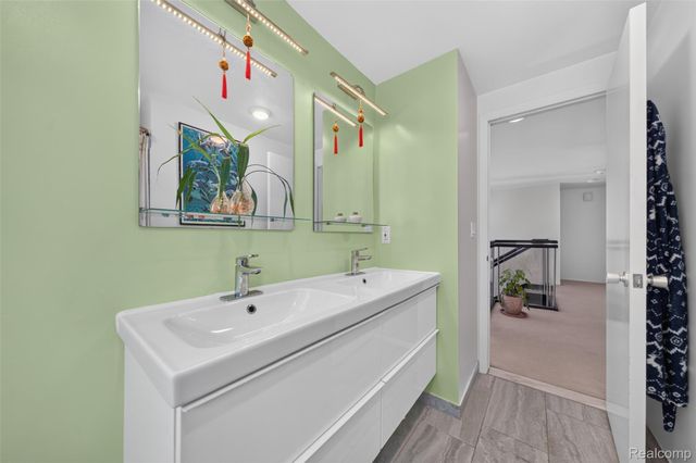 28256 Harwich Drive, Farmington Hills, MI 48334