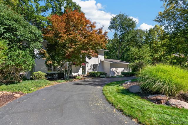 28256 Harwich Drive, Farmington Hills, MI 48334
